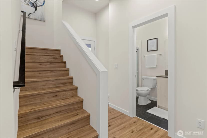 Property photo for 9518 Interlake Avenue N, Seattle photo 11