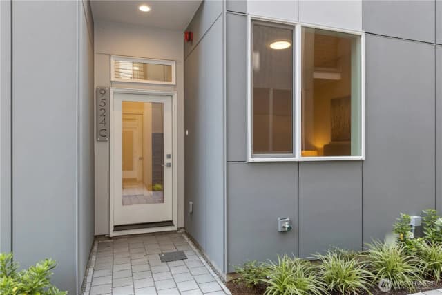 Property photo for 9518 Interlake Avenue N, Seattle photo 5