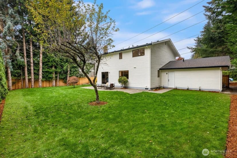 Property photo for 10703 Ne 53rd Street, Kirkland photo 6