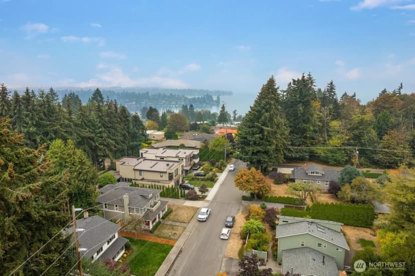 Property photo for 10703 Ne 53rd Street, Kirkland photo 10