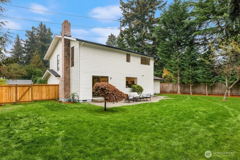 Property photo for 10703 Ne 53rd Street, Kirkland photo 7