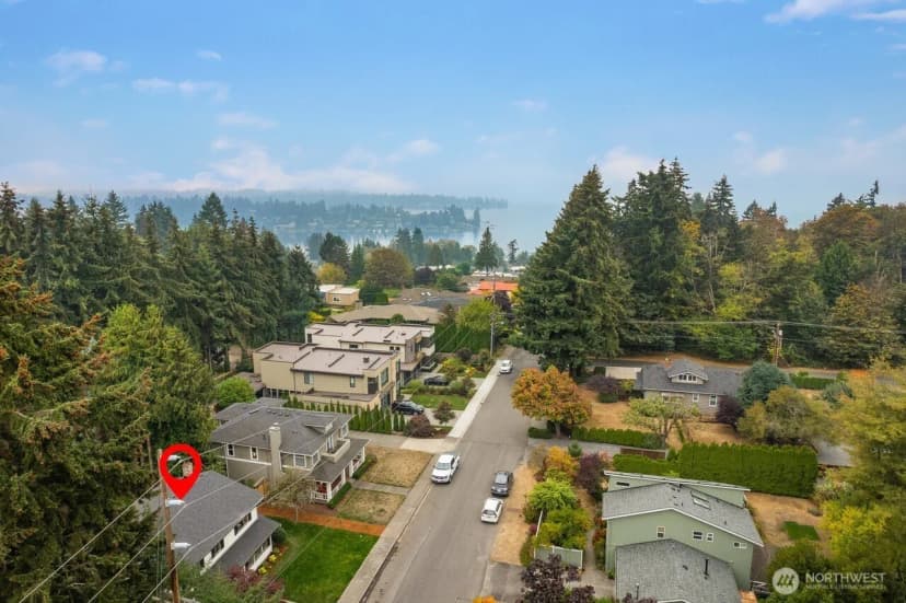 Property photo for 10703 Ne 53rd Street, Kirkland photo 9
