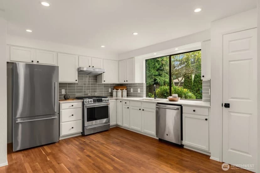 Property photo for 10703 Ne 53rd Street, Kirkland photo 13