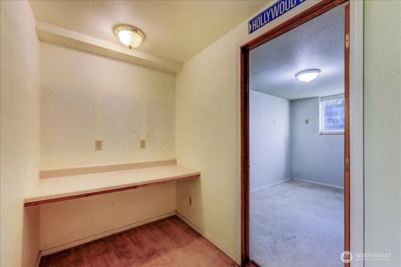 Property photo for 11242 A Fremont Avenue N, Seattle photo 17
