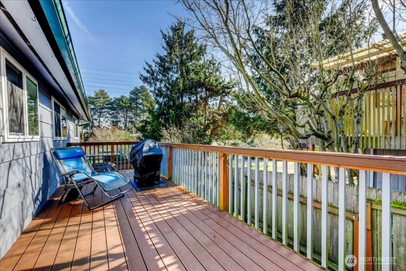 Property photo for 11242 A Fremont Avenue N, Seattle photo 22