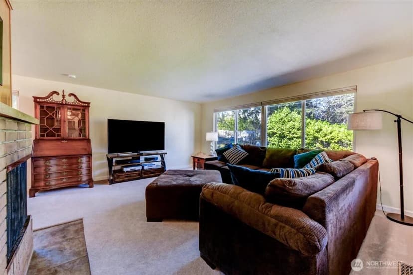 Property photo for 11242 A Fremont Avenue N, Seattle photo 7