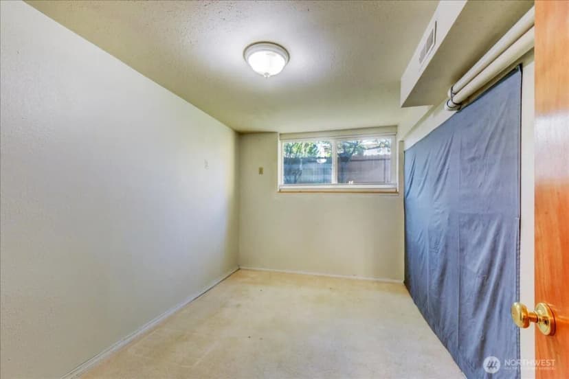 Property photo for 11242 A Fremont Avenue N, Seattle photo 18