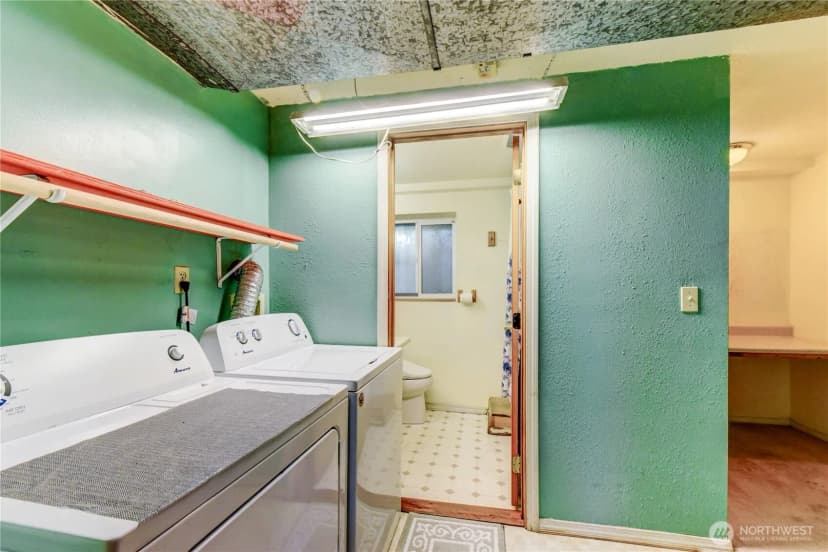 Property photo for 11242 A Fremont Avenue N, Seattle photo 19