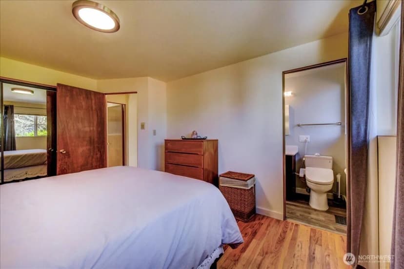 Property photo for 11242 A Fremont Avenue N, Seattle photo 14