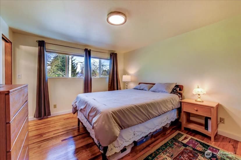 Property photo for 11242 A Fremont Avenue N, Seattle photo 12