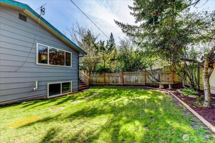 Property photo for 11242 A Fremont Avenue N, Seattle photo 24