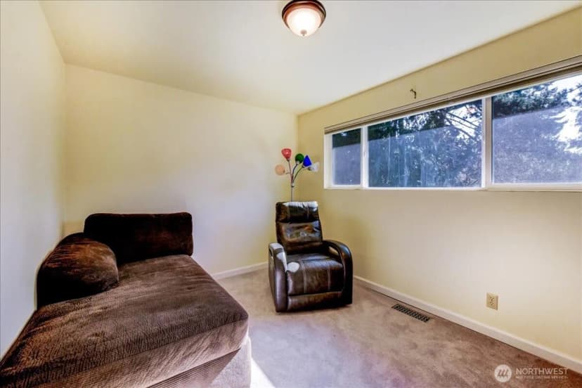 Property photo for 11242 A Fremont Avenue N, Seattle photo 11