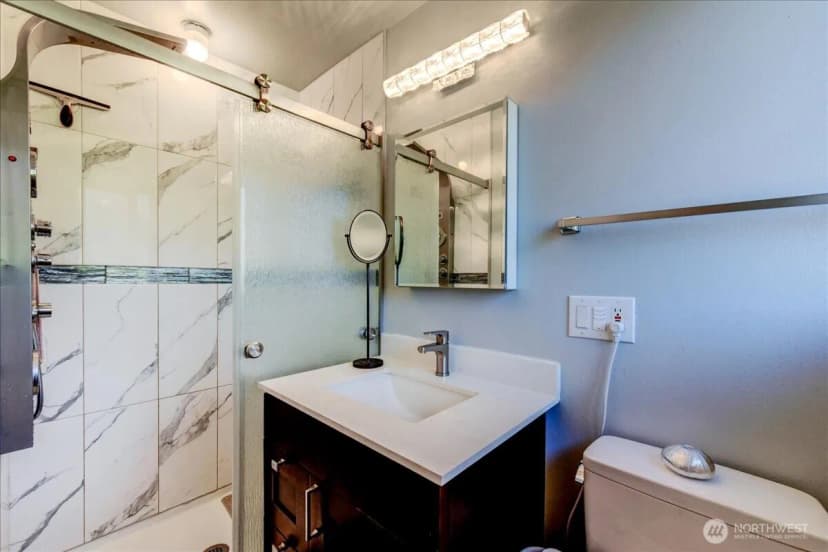 Property photo for 11242 A Fremont Avenue N, Seattle photo 13