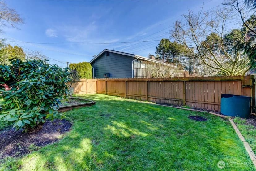 Property photo for 11242 A Fremont Avenue N, Seattle photo 25