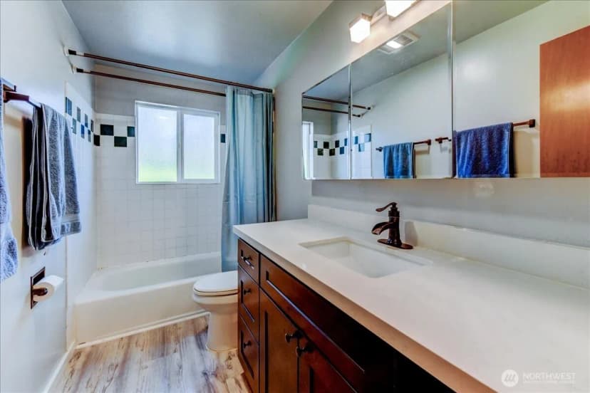 Property photo for 11242 A Fremont Avenue N, Seattle photo 10