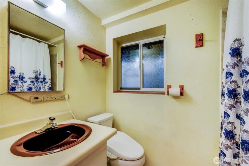 Property photo for 11242 A Fremont Avenue N, Seattle photo 20