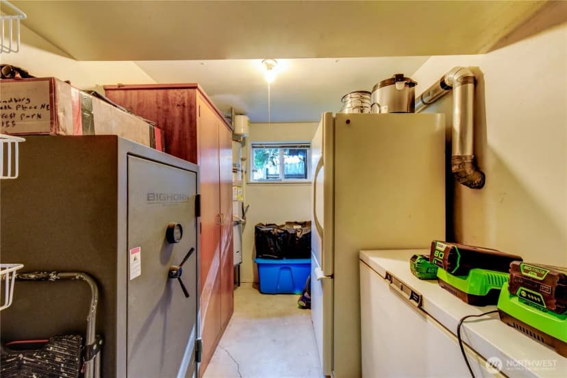 Property photo for 11242 A Fremont Avenue N, Seattle photo 21
