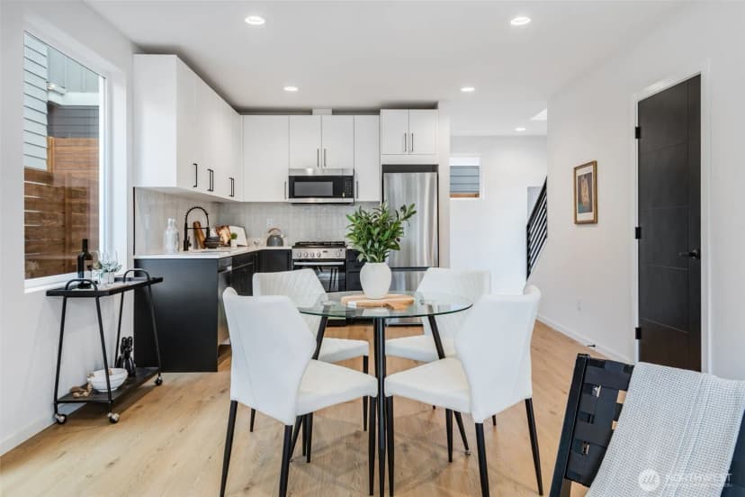 Property photo for 904 N 107th Street, Seattle photo 11