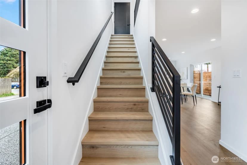 Property photo for 904 N 107th Street, Seattle photo 14