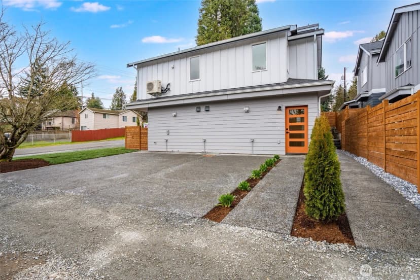 Property photo for 904 N 107th Street, Seattle photo 24