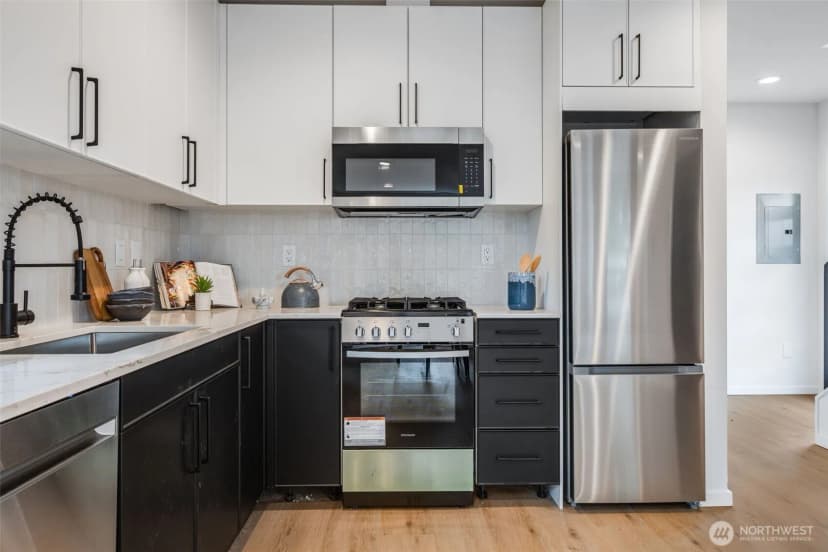 Property photo for 904 N 107th Street, Seattle photo 8