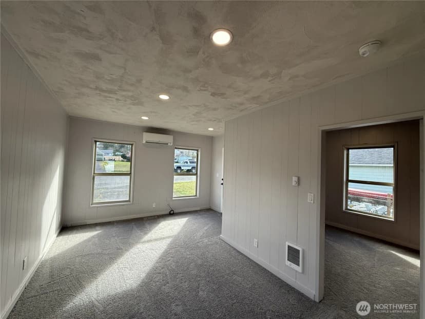 Property photo for 409 E Lopez Avenue, Port Angeles photo 3
