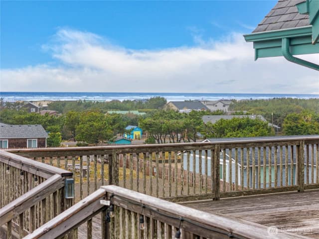 Property photo for 31102 J Place, Ocean Park photo 3