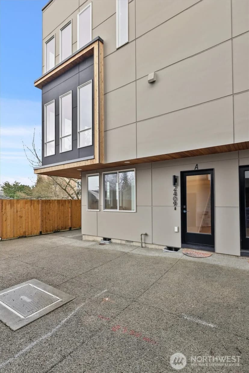Property photo for 2409 W Boston Street #a, Seattle photo 28