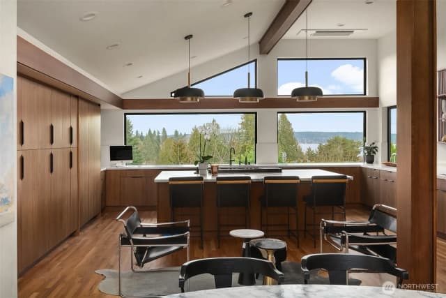Property photo for 5010 Ne 52nd Street, Seattle photo 4