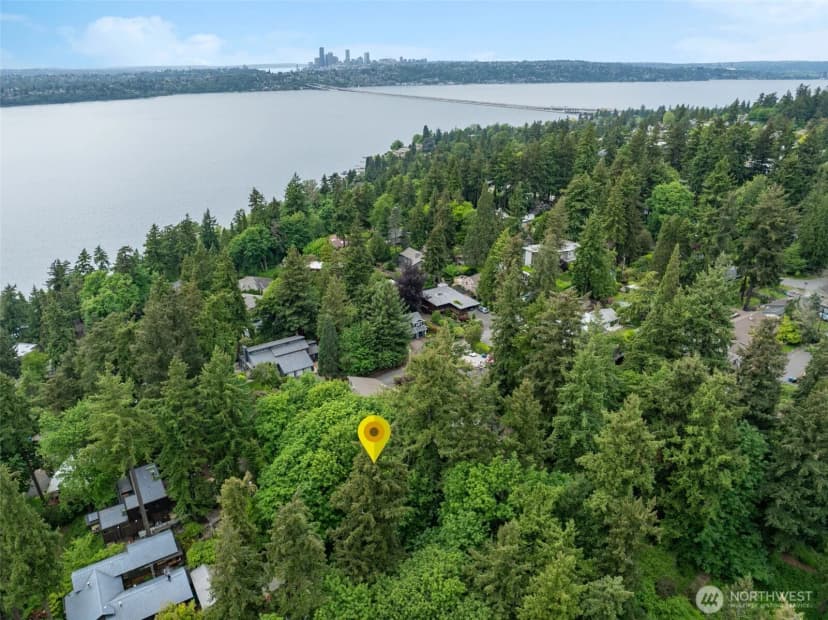 Property photo for 73 Xx Se 38th Street, Mercer Island photo 6