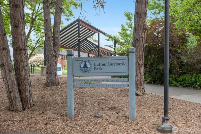 Property photo for 73 Xx Se 38th Street, Mercer Island photo 11
