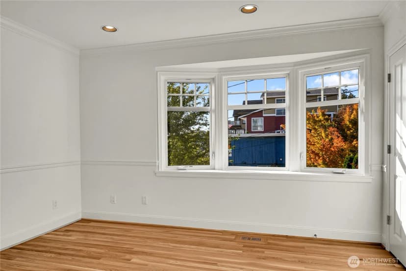 Property photo for 922 Nob Hill Avenue N, Seattle photo 23