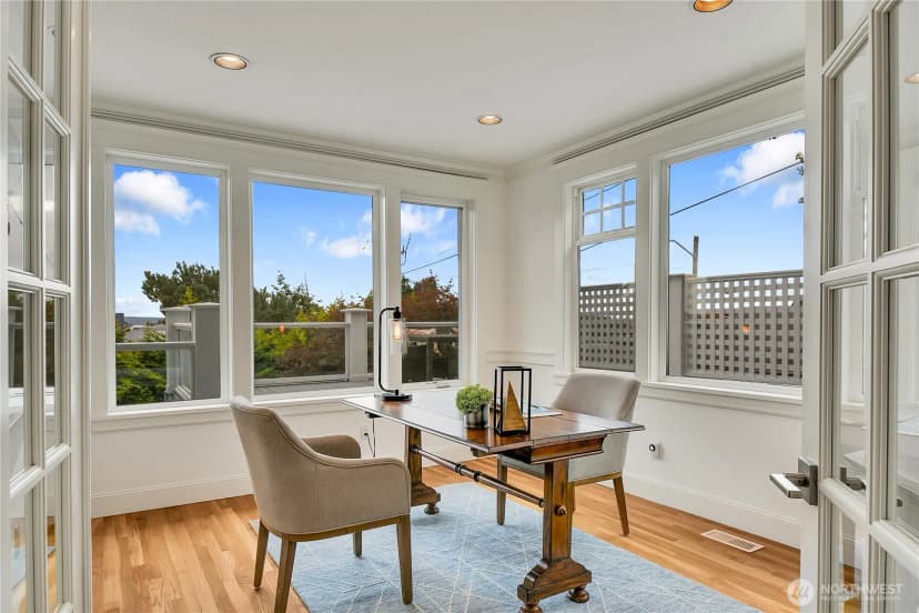 Property photo for 922 Nob Hill Avenue N, Seattle photo 6