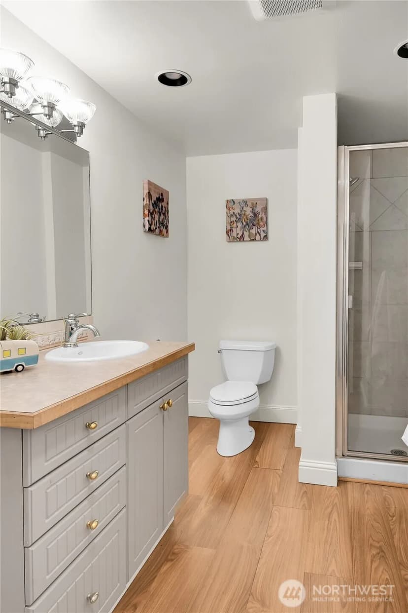 Property photo for 922 Nob Hill Avenue N, Seattle photo 32