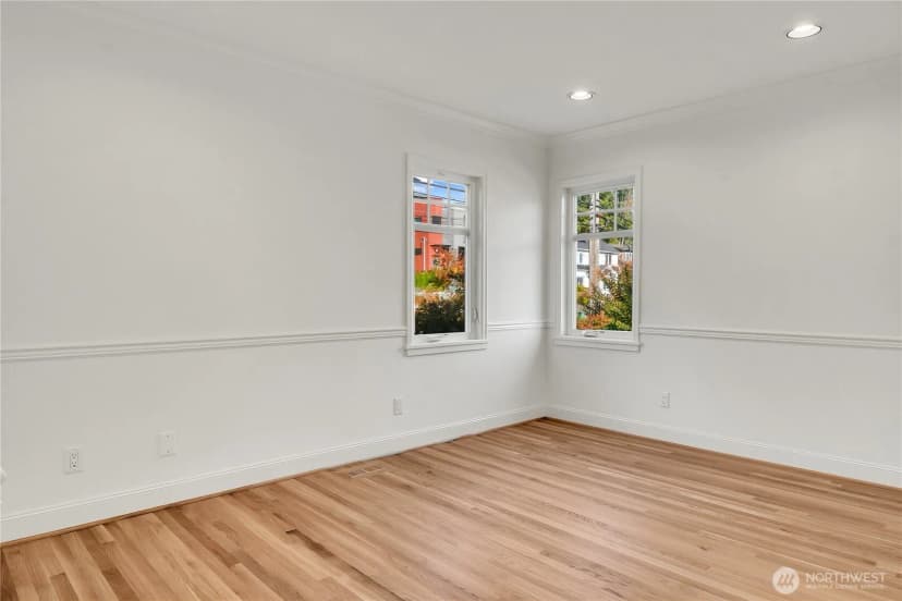 Property photo for 922 Nob Hill Avenue N, Seattle photo 29