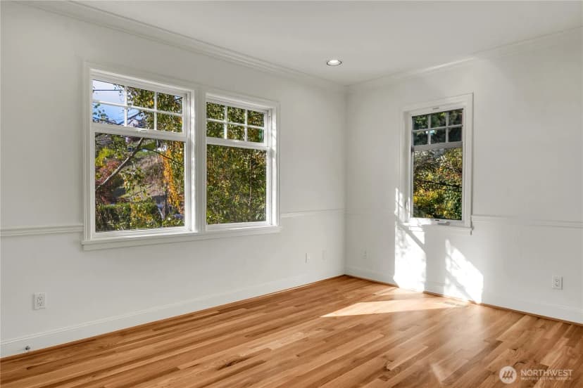 Property photo for 922 Nob Hill Avenue N, Seattle photo 28