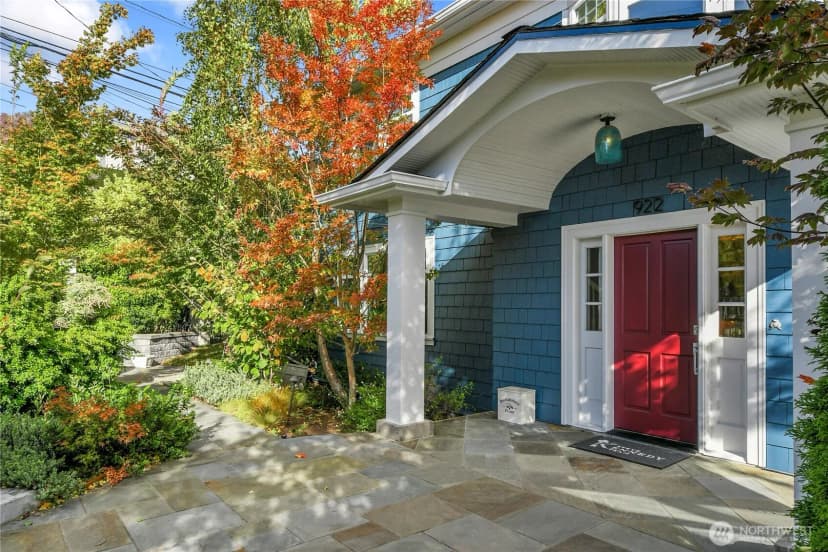 Property photo for 922 Nob Hill Avenue N, Seattle photo 3