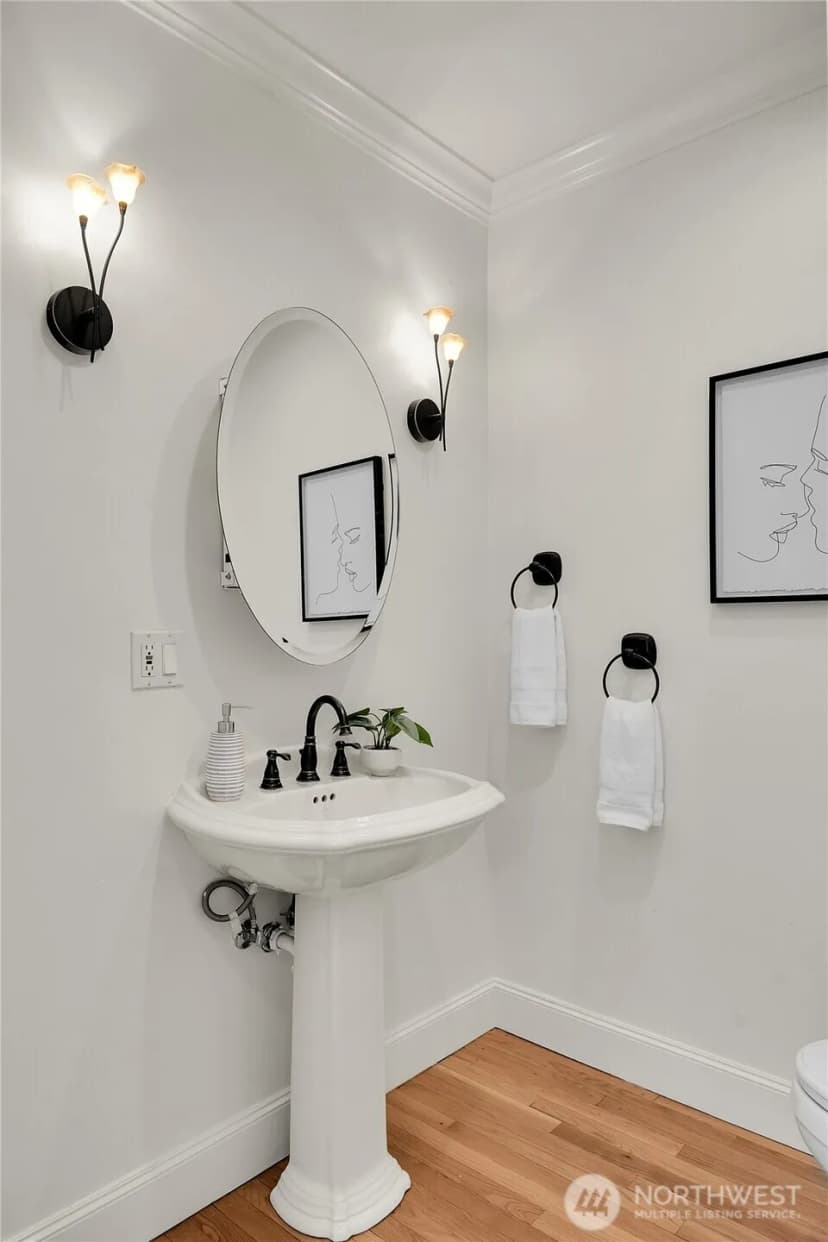 Property photo for 922 Nob Hill Avenue N, Seattle photo 19
