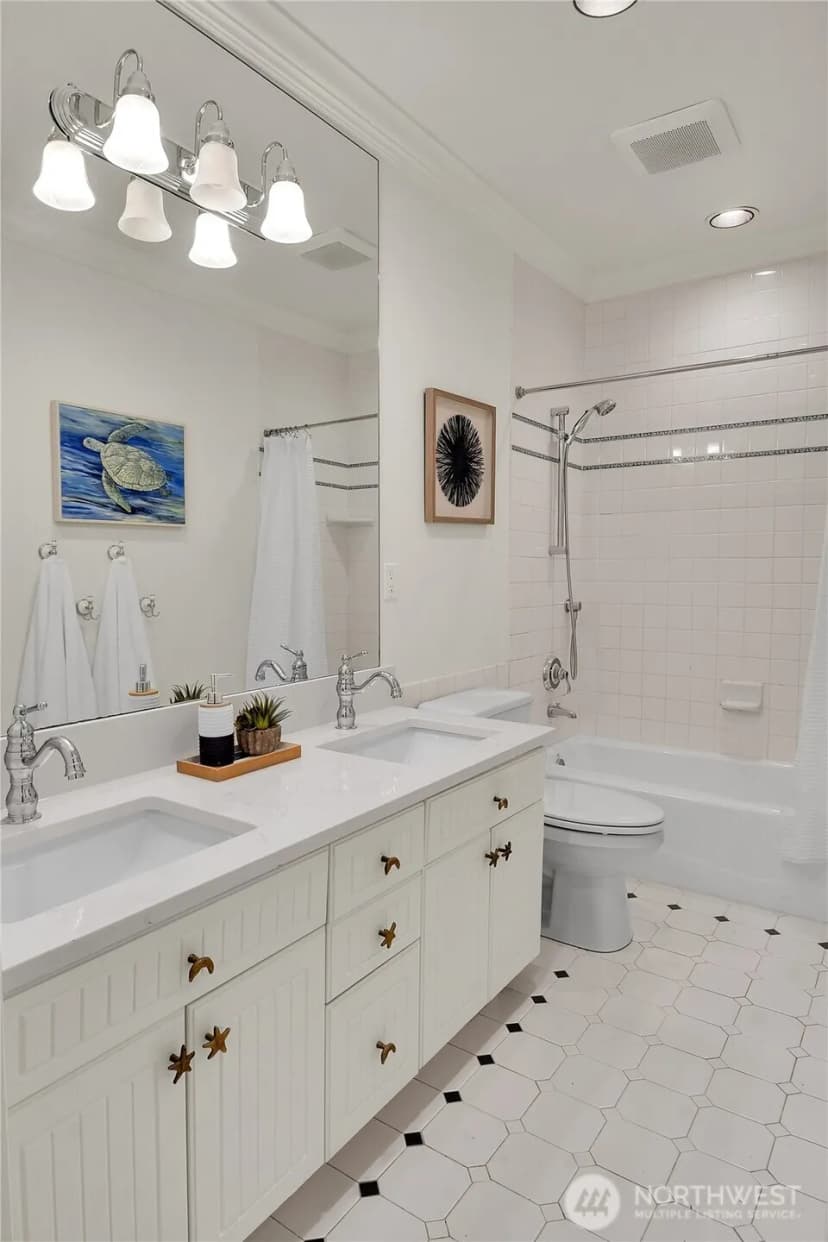 Property photo for 922 Nob Hill Avenue N, Seattle photo 27