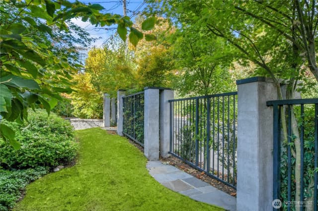 Property photo for 922 Nob Hill Avenue N, Seattle photo 5