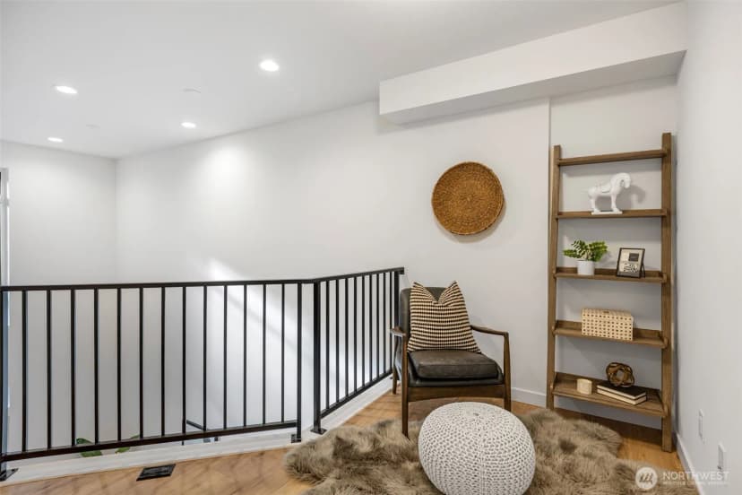 Property photo for 2110 1st Avenue N, Seattle photo 14