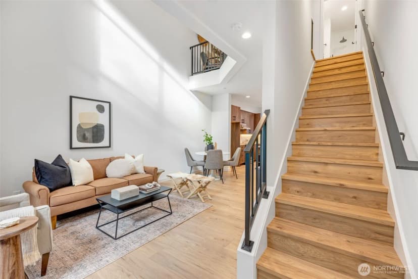 Property photo for 2110 1st Avenue N, Seattle photo 10