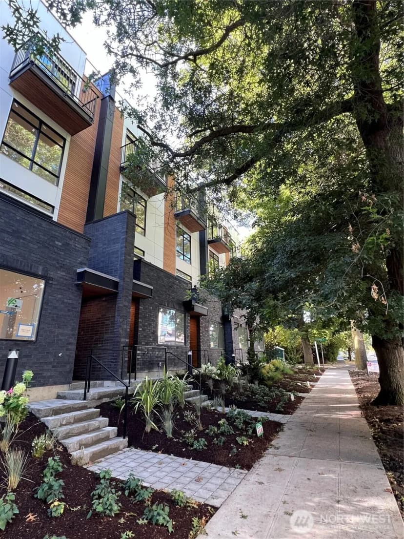 Property photo for 2110 1st Avenue N, Seattle