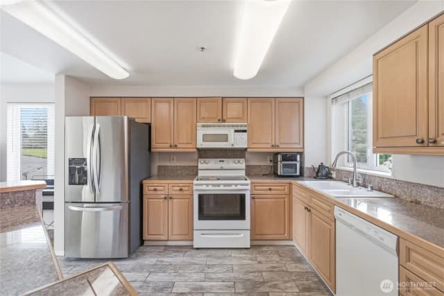 Property photo for 15020 Bothell Way Ne #406, Lake Forest Park photo 5