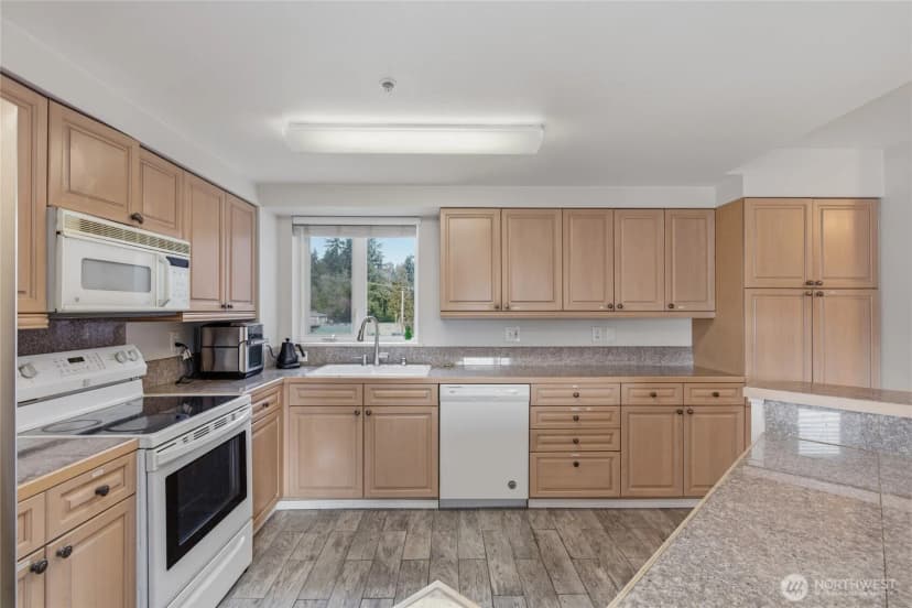 Property photo for 15020 Bothell Way Ne #406, Lake Forest Park photo 6