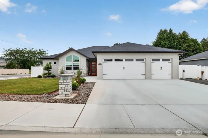 Property photo for 613 S Perry Avenue, East Wenatchee