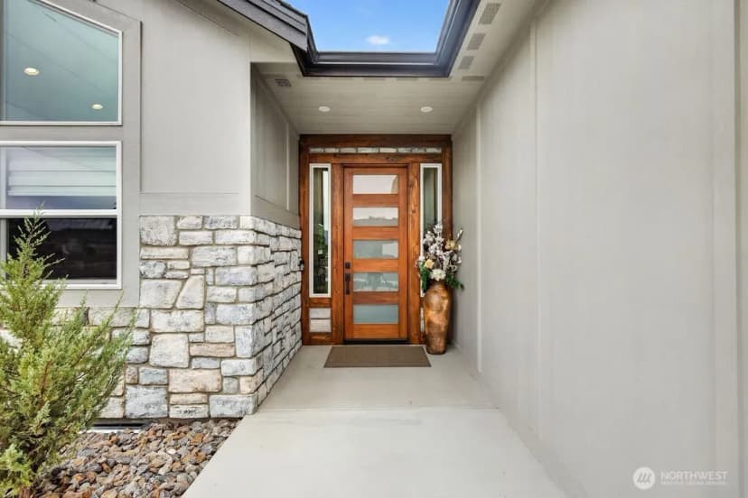 Property photo for 613 S Perry Avenue, East Wenatchee photo 2