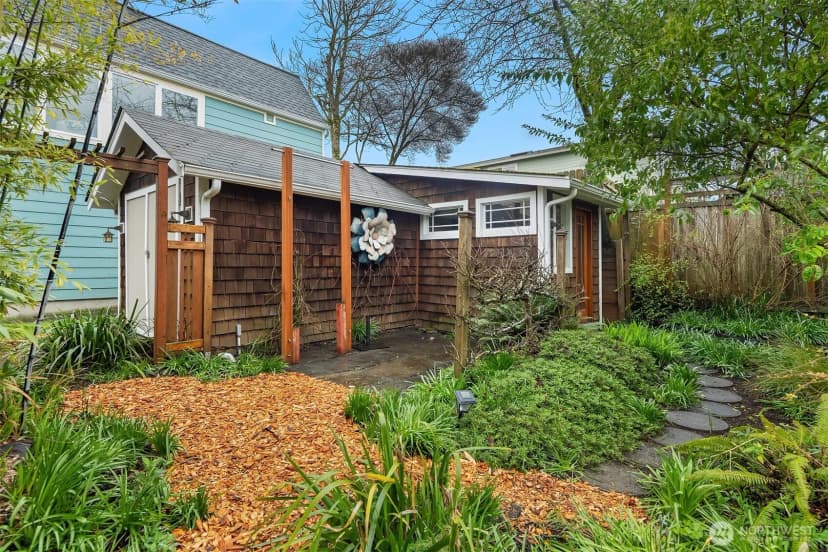 Property photo for 3818 Corliss Avenue N, Seattle photo 27