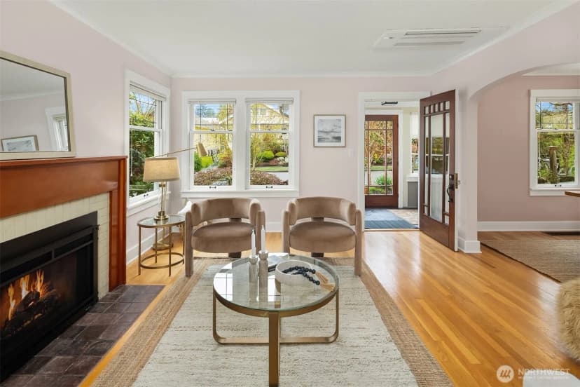 Property photo for 3818 Corliss Avenue N, Seattle photo 4