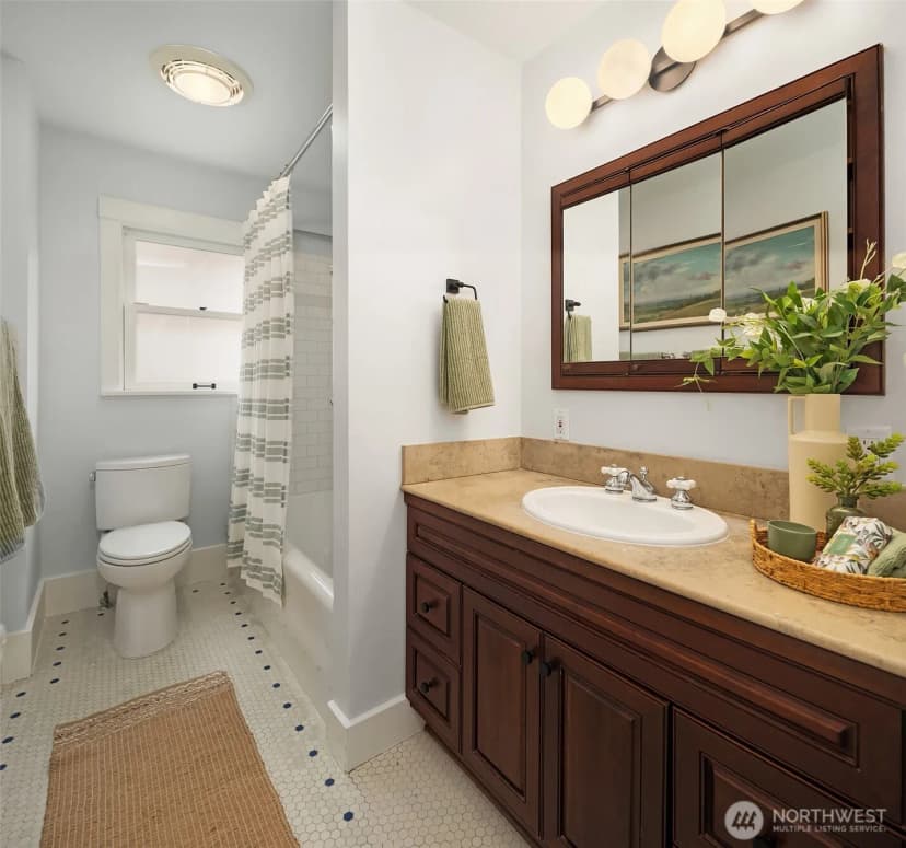 Property photo for 3818 Corliss Avenue N, Seattle photo 19